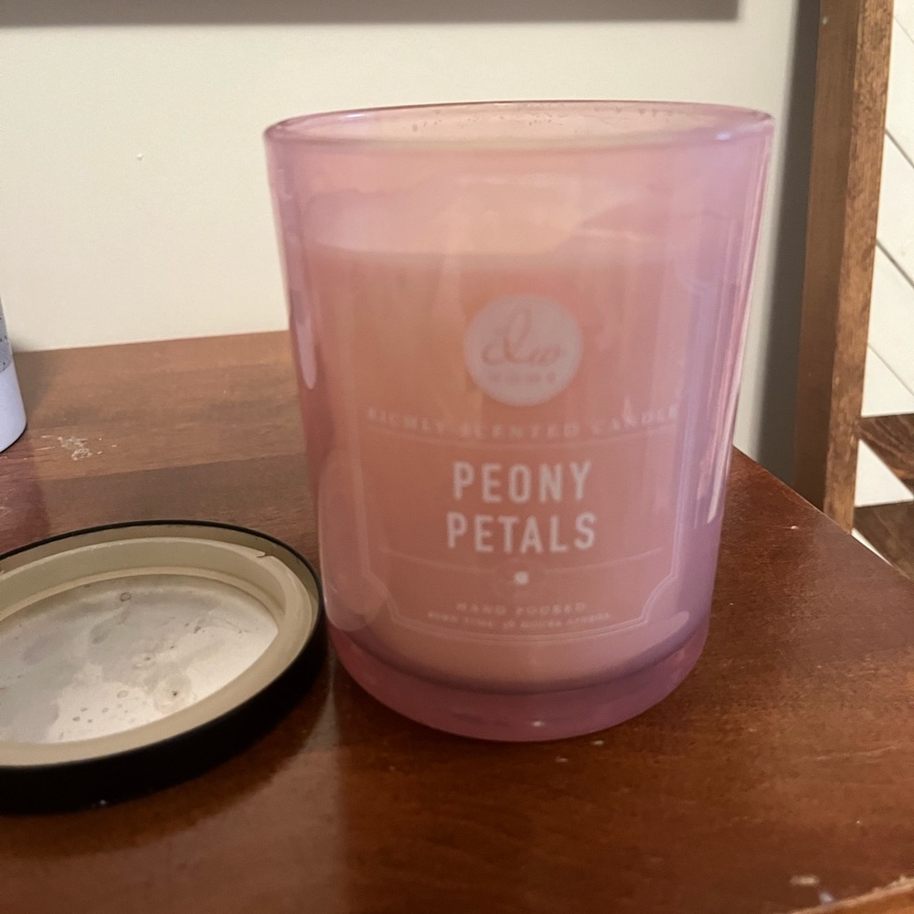 Large Peony Petals Candle